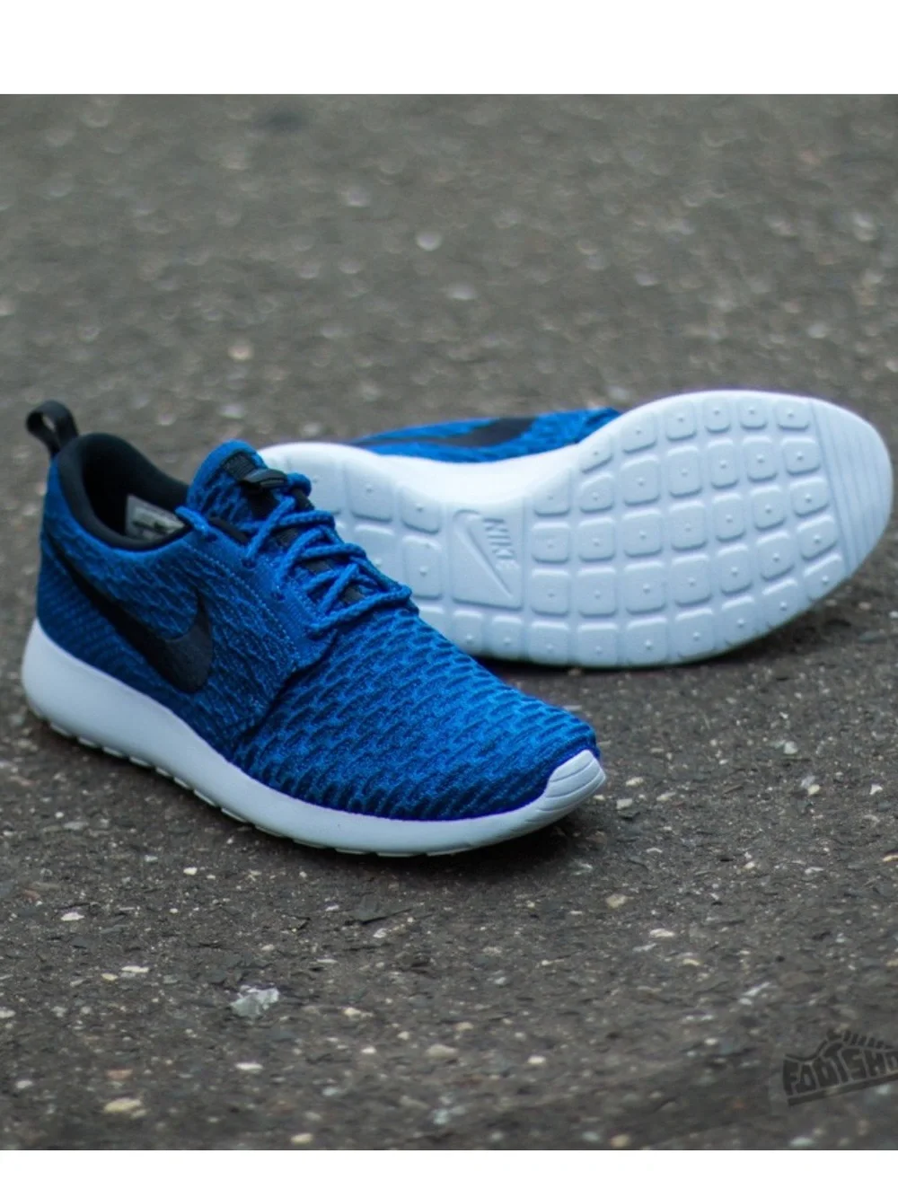 NIKE WOMENS ROSHE ONE FLYKNIT in BLUE Size: 7